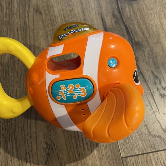 Vtech Sing and Count Fish Bathtub Toy - Picture 3 of 4